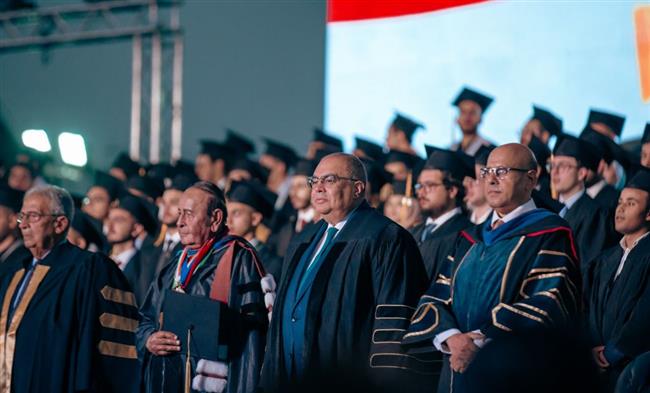 محمود محيي الدين يشهد حفل تخريج دفعة جديدة من طلاب جامعة النيل الأهلية
