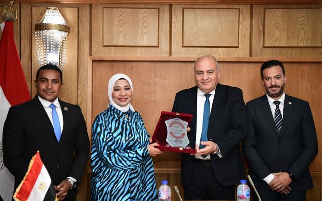 محافظ قنا يستقبل وفدا من أعضاء المبادرة الوطنية لتطوير الصناعة المصرية