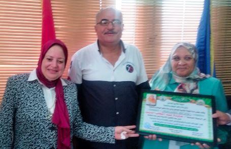 اللجنة النقابية للعاملين بالزراعة والطب البيطرى يكرمون الأمين العام للنقابة بالبحيرة