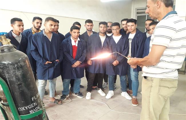 وزارة العمل: تدريب شباب كفر الشيخ على مهن "التكييف والتبريد" و"الخياطة والتفصيل"