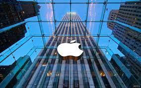 عبر الأقمار الصناعية.. Apple توفر خدمة طوارئ SOS والمساعدة على الطريق لمدة عامين مجانًا