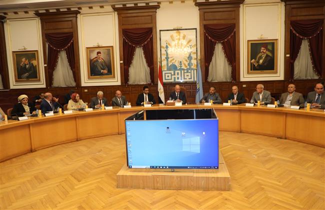 محافظ القاهرة يتابع استعدادات بدء العام الدراسي الجديد