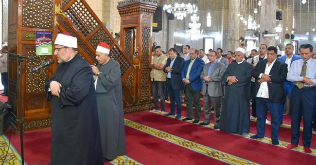 وزير الأوقاف ومحافظ الإسكندرية يؤديان صلاة الغائب على ضحايا ليبيا والمغرب