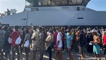 انحسار التوتر مع مغادرة آلاف المهاجرين جزيرة لامبيدوزا الإيطالية