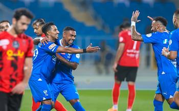   الهلال يفوز على الرياض ويعتلي صدارة الدوري السعودي