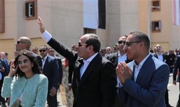 السيسي: حياة كريمة خير دليل على أن المواطن البسيط هو المستفيد الأول من عوائد التنمية