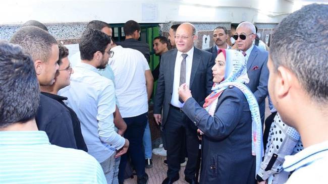 رئيس جامعة سوهاج يتابع التسكين الورقي للطلاب القدامى بالمدن الجامعية