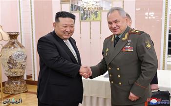   زعيم كوريا الشمالية يناقش تعزيز العلاقات مع وزير الدفاع الروسي
