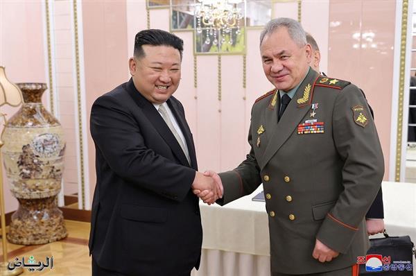 زعيم كوريا الشمالية يناقش تعزيز العلاقات مع وزير الدفاع الروسي