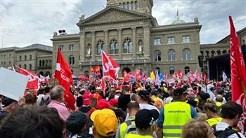 الآلاف يتظاهرون في سويسرا من أجل القدرة الشرائية