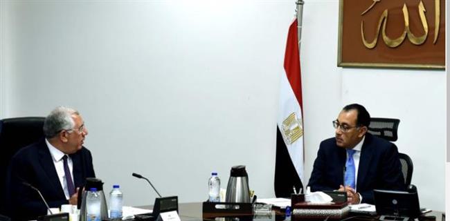 مدبولي يناقش آليات تحفيز المزارعين لزراعة المحاصيل المستهدفة وتفعيل الزراعات التعاقدية