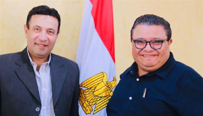 رئيس الإنتاج الثقافي يناقش خطة البيت الفني مع رئيس الفنون الشعبية