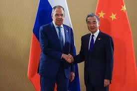   الخارجية الروسية: لافروف ونظيره الصيني يؤكدان استحالة تسوية الأزمة في أوكرانيا دون مراعاة مصالح موسكو