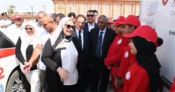   وزيرة التضامن تتفقد نقطة الخدمات الإنسانية للهلال الأحمر أمام محطة قطارات أسوان