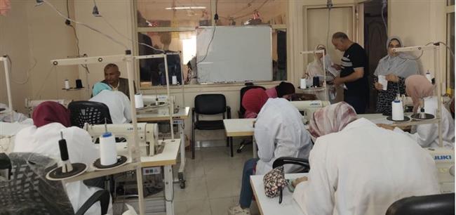 وزارة العمل: تدريب تحويلي مجانى لفتيات المنوفية على "التفصيل والخياطة"