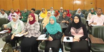 جامعة أسيوط تنظم ورشة عمل حول تنمية مهارات وقدرات الموظفين