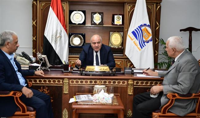 محافظ قنا يتابع ختام أعمال تقييم لجنة تنفيذ مبادرة المشروعات الخضراء