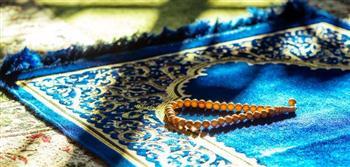 هل يجوز صلاة الرجل بالملابس الداخلية؟