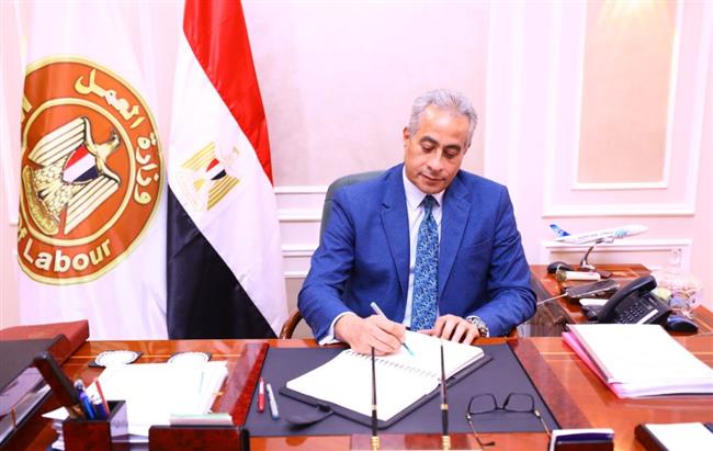 وزارة العمل: إجازة بأجر كامل للقطاع الخاص بمناسبة المولد النبوى الشريف.. الخميس المقبل 