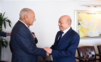 أبو الغيط يلتقي الدكتور رشاد العليمي رئيس مجلس القيادة الرئاسي اليمني