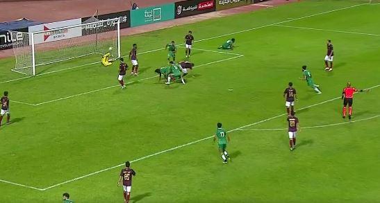 "مابولولو" يمارس هوايته المفضله ويسجل هدف للاتحاد السكندري