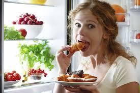   دراسة:  89 % من الأشخاص أكثر عرضة للإصابة بارتفاع ضغط الدم وزيادة الوزن بسبب الأكل بسرعة   