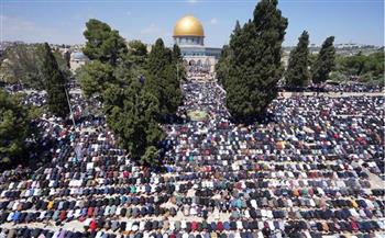   50 ألف فلسطيني يؤدون صلاة الجمعة في رحاب المسجد الأقصى