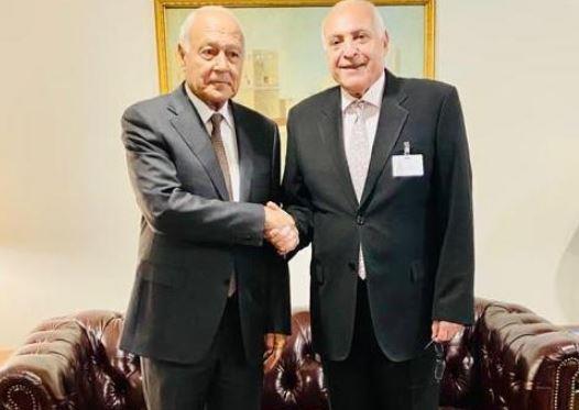 أبو الغيط يلتقي وزير خارجية الجزائر أحمد عطاف