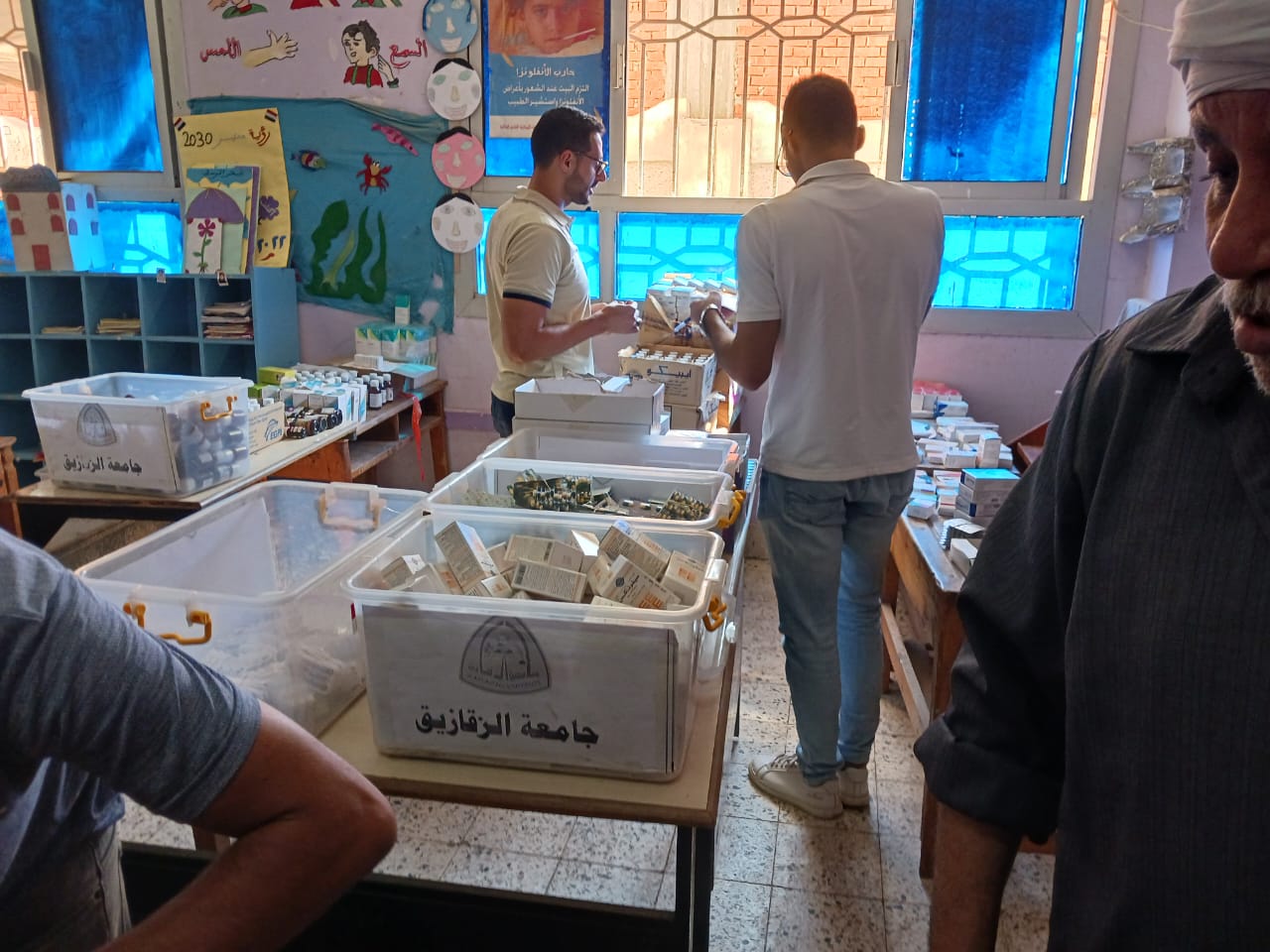 860 حالة اليوم.. حصاد قافلة جامعة الزقازيق بقرية جميزة بني عمرو بـ الشرقية