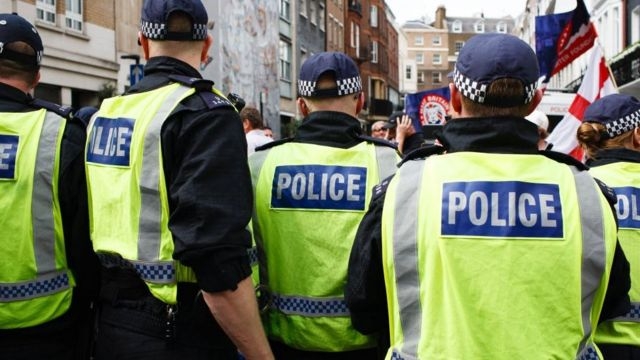شرطة لندن تتمرد.. عشرات الضباط يرفضون حمل السلاح