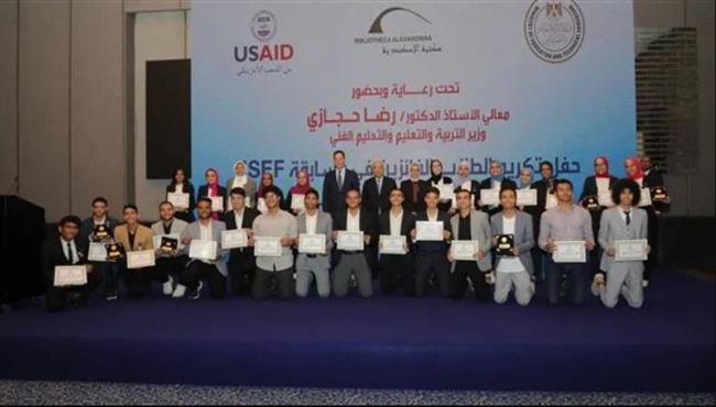 وزير التعليم يكرم الطلاب الفائزين بمسابقة (ISEF) للعلوم والهندسة