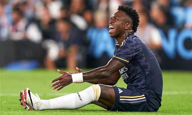 استبعاد اللاعب "فينيسيوس" من دربي مدريد بسبب آلام في المعدة