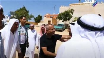   أهالي شمال سيناء يستقبلون أحمد موسى بالأحضان.. فيديو
