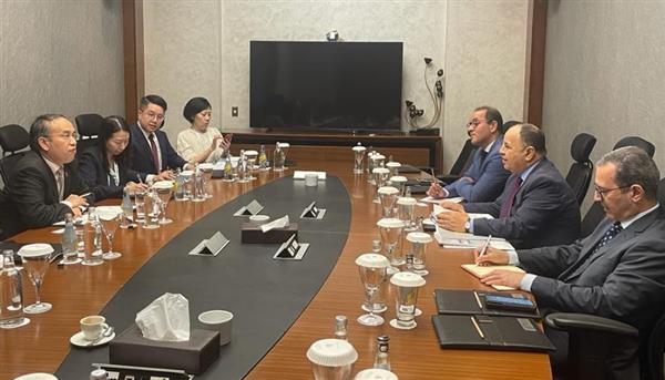 وزير المالية يجتمع مع وزير الخدمات المالية والخزانة بإقليم هونج كونج فى شرم الشيخ