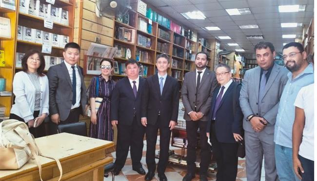 وفد المجموعة الصينية للإعلام الدولي فى زيارة لمكتبة "دار المعارف" بالإسكندرية 