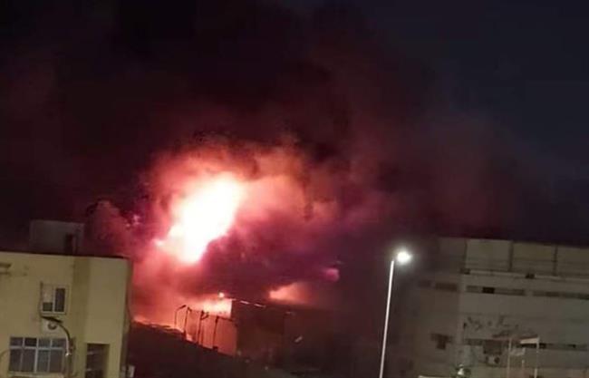 حريق هائل في مصنع ملابس بالعبور.. والحماية المدنية تحاول السيطرة 