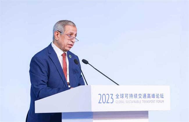 رئيس الأكاديمية العربية يؤكد على أهمية الشراكات العالمية لتطوير استراتيجيات النقل المستدام
