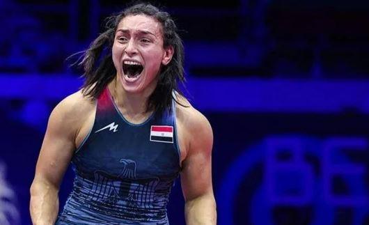 وزير الرياضة يهنىء سمر حمزة بطلة المصارعة بمواصلة تصدر التصنيف العالمي