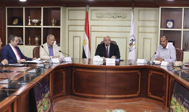 اجتماع اللجنة العليا للبت في طلبات التقنين على أراضي الدولة ببني سويف