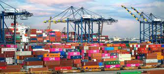   خبير اقتصادي: التجارة العالمية انكمشت بأسرع وتيرة من يوليو 2020