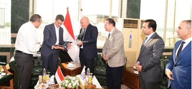 " الداودي " يستقبل المدير الإقليمى للبنك الدولى بقنا