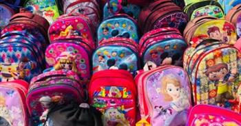   توزيع 5 آلاف قطعة ملابس وحقائب مجانا على تلاميذ المدارس بالمنيا