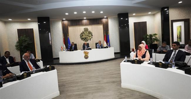 محافظ أسوان يترأس إجتماع اللجنة العليا للسياحة