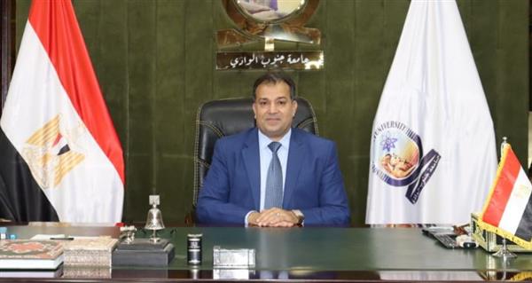 قرار جمهورى بتعيين الدكتور أحمد عكاوى رئيسا لجامعة جنوب الوادي
