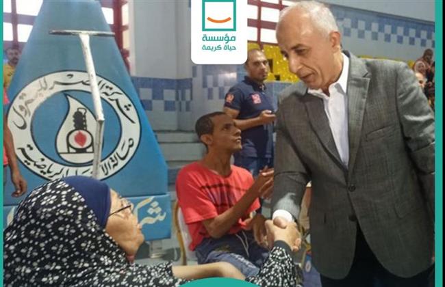 "حياة كريمة" تسلم 60 كرسي متحرك لذوي الهمم في السويس