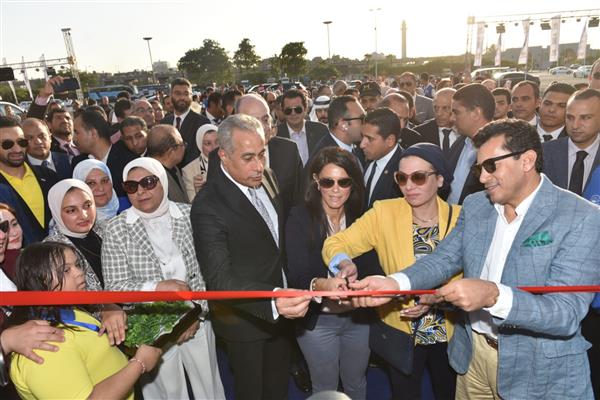 وزير العمل يشارك في افتتاح معرض لمنتجات مراكز الشباب بإستاد القاهرة الدولي