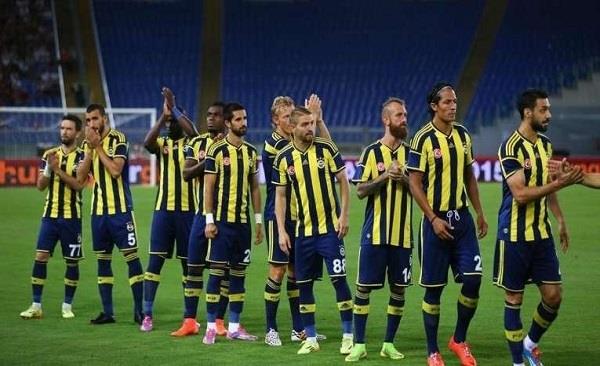 فناربخشه يستعيد قمة الدوري التركي برباعية في أسطنبول باشاك شهير