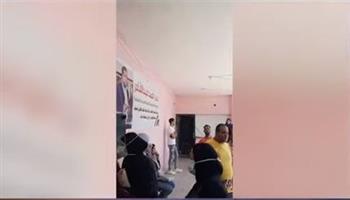   توافد أهالي إمبابة على مكاتب الشهر العقاري لعمل توكيلات للرئيس السيسي| فيديو