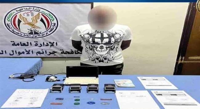 ضبط شخص بالجيزة لقيامه بالتزوير وتقليد الأختام الحكومية