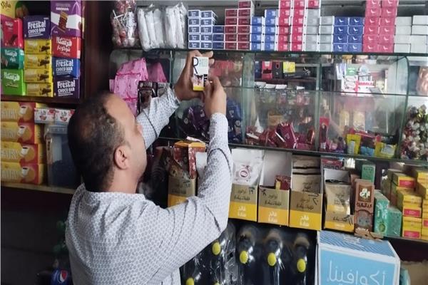 تكثيف الحملات التموينية على سوق السجائر بالإسكندرية